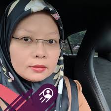 Pemakaian pelitup muka masih diwajibkan di dalam bangunan mulai 1 Mei 2022.  Walau bagaimanapun, ia adalah pilihan di luar bangunan tetapi digalakkan  apabila berada di tempat yang sesak dan untuk individu berisiko