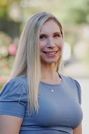 Amy Beadling's Instagram, Twitter & Facebook