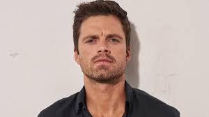 Astro De Vingadores Sebastian Stan Faz Nu Frontal Em Filme E Cena Viraliza