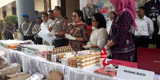 Ketua pengarah kesihatan, datuk dr. Fakta Di Balik Kosmetik Oplosan Di Kediri Tidak Kantongi Izin Bpom Hingga Menyewa Artis Ibu Kota Halaman All Kompas Com
