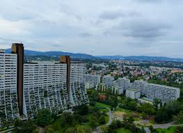 57% der deutschen haushalte zur miete, davon ein großteil in. Ein Und Ausblicke Von Alt Erlaa Neubau