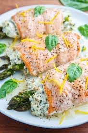 Asparagus And Lemon And Basil Ricotta Stuffed Salmon Rolls With Lemon Sauce Rezept Rezepte Leckeres Essen Lachs Rezept