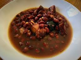 Las lentejas y alubias se ponen en la olla con agua fría, los. Alubias Pintas Con Sacramentos Cocinar Para Cuatro