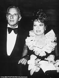 Kelley maureen o'hara, simply famous by kelley o'hara, is a professional american soccer player. Hollywood Legend Maureen O Hara Laid To Rest In Arlington Cemetery Next To Her Husband Daily Mail Online