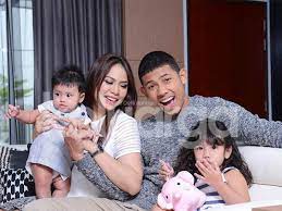 Menerusi laman sosial instagram, zira atau nama sebenarnya nazirah ayub, 32, berkongsi sebuah video tiktok yang dirakamkan bersama anak sulungnya. Inilah Cara Paling Manis Nabil Buat Demi Isteri Anak Keluarga