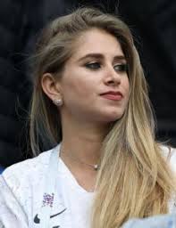 Pogba dance, house, girlfriend, brothers, yacht, cars paul pogba, the footballer and girlfriend listening to burnaboy gbona song and feeling cool with it. Who Is Paul Pogba Dating Paul Pogba Girlfriend Wife