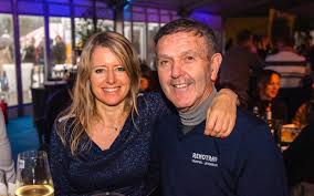 Jun 19, 2021 · de huidige temperaturen mogen je dan wel doen wegsmelten, voor je het weet staat kerstmis opnieuw voor de deur. Roger De Vlaeminck Heel Eerlijk Over Seksleven Met Zijn 27 Jaar Jongere Vriendin Peggy Daarin Komen Wij Goed Overeen Nieuws365