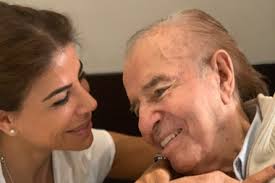 Carlos saúl menem (born 2 july 1930) is an argentine politician who was president of argentina from 8 july 1989 to 10 december 1999. Carlos Menem Sigue En Terapia Intensiva En El Dia De Su Cumpleanos La Nacion