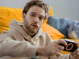 La psicología dice que los adultos entre los 30 y 40 años que siguen jugando videojuegos están construyendo algo que no verán hasta los 70