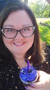 Hey stepping in to introduce myself 41 out of Cali single n chilling until  someone piques my interest hey everybody 😊