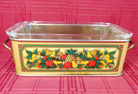 Vintage 213 Pyrex 1 1 2 Qt Baking Dish W Metal Fruit Design Caddy Teleflora 1981 Pyrex Baked Dishes Vintage Coffee Cups Fruit Design
