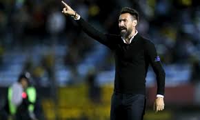 Colón y argentinos juniors, dos clubes tradicionales del fútbol argentino, se quedaron sin entrenadores este lunes tras las renuncias de eduardo domínguez y ezequiel carboni, respectivamente. Por Que Dominguez Estaba Pendiente De Su Mujer En La Conferencia Nexodiario