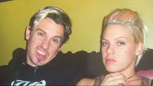 Pink se prošle godine skoro razvela od supruga: "Ponosna sam što smo stigli  do 18. godišnjice"