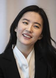 Lưu Diệc Phi Gây Sốt Với Mặt Mộc: Khi "Thần Tiên Tỷ Tỷ" Chọn Vẻ Đẹp Chân  Thực Giữa Áp Lực Showbiz