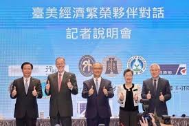 Saat masuk bekerja di sebuah perusahaan pertama kali sebelumnya pasti anda menandatangani kontrak kerja. As Taiwan Sepakat Tanda Tangani Perjanjian Kerja Sama 5 Tahun