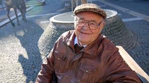 Václav vorlíček, 3 червня 1930 — 6 лютого 2019 • 88 років (91). Rok Od Odchodu Na Vecnost Vaclav Vorlicek Stal Za Uzasnymi Filmy Tohle Je 10 Nej Extra Cz