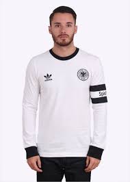 They are specifically designed for the pitch and the cleats on the sole of the shoe aid the grip during the game. Estafa Servilleta Direccion Adidas Beckenbauer Jersey Aprendizaje Falsedad Nuez