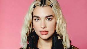 Dua lipa just used her instagram to crowdsource a new hair colour at the request of her followers, the singer has traded her rainbow rolodex of hair hues for something more natural a few weeks ago, we crowned dua lipa the queen of quarantine hair after she (and boyfriend anwar hadid) died her strands four times during london lockdown. Dua Lipa S New Look Was An Accident Somag News