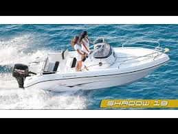 Embarcación abierta equipada con motor fueraborda suzuki o yamaha. Ranieri International Shadow 19 Sundeck Line Youtube