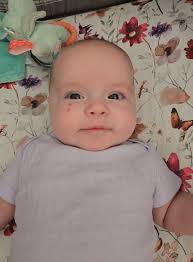 One of the more common queries I get is “what do I need to do about my  baby's persistent snuggling into my chest in a face plant?” The key thing  is to