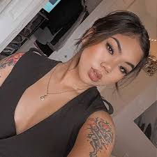 Gina Liles's Instagram, Twitter & Facebook