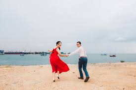 Mengintip pose cewek tidur saat berjemur di pantai gudang link. 140 Contoh Gaya Foto Selfie Kekinian Keluarga Prewedding Pernikahan