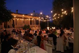 Sí, has leído bien, se adaptan a la perfección a las nuevas tendencias, integrándose como una pieza más, sin perder de vista su verdadera esencia. Boda Exterior De Ivan Y Myriam Bodas Exteriores Decoracion Exterior