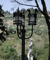 Questa versione astratta della natura sarebbe il regalo perfetto per qualsiasi. Art Movies And Others Disegno Albero Stilizzato In Ferro Battuto Nero Lapide Alto Adige Lapidi Croci In Ferro Battuto Lanterne E Accessori Letti In Ferro Battuto Letto Matrimoniale In Ferro