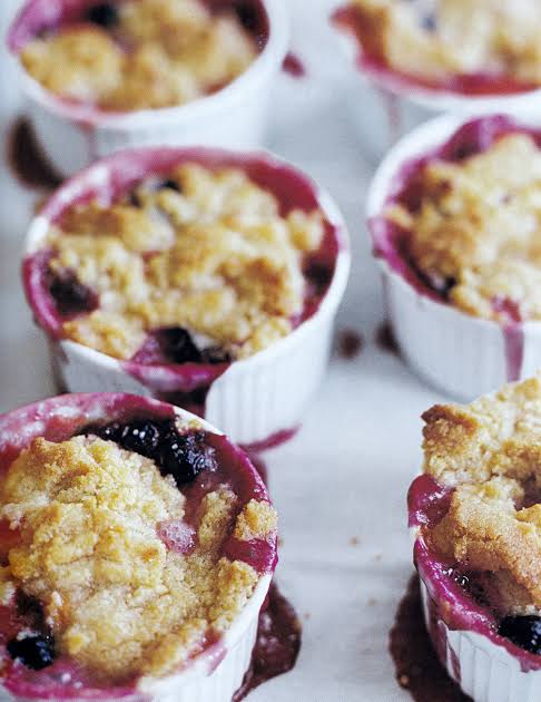 Peach and Blueberry Crumble