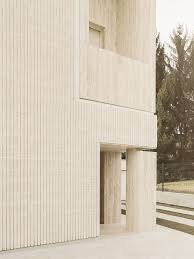 Pierre Beige Facade Exterieur Combine Avec Un Interieur Blanc Artfacade Projets Materiaux D En 2020 Architecture De Facade Maison En Pierre Maison D Architecture