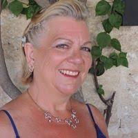 Lesley Ogle's Instagram, Twitter & Facebook