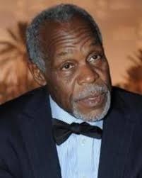 Cuba: Entregan Medalla de la Amistad a Danny Glover, Estela y Ernesto Bravo