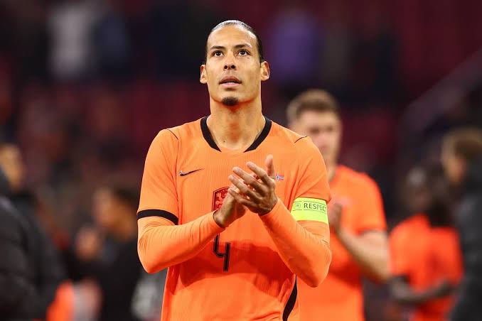 Virgil van Dijk komt met opmerkelijke reactie na vraag over fans Nederlands  elftal: 'Kom op zeg, dat mag wel toch?' | Sportnieuws.nl