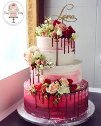 Gateau De Mariage Avec Ombre Rouge Ideesdegateaux Ideesdedesserts Cupcakesideas Simple Wedding Cake Wedding Cake Ombre Elegant Birthday Cakes