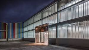 The style of an industrial interior is inspired by the renovation and rejuvenation of old factories and abandoned mills. Colorful Modern Industrial Factories Modern Industrial Factory