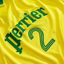 .palmarès.veste rétro fc nantes 1978/79, une veste, couleur verte, 50% coton et 50% polyester de france (ligue 1 de l'époque) en 1980, le fc nantes montre de nouveau sa domination sur le football. Fc Nantes 1978 79 Retro Shirt Retrofootball