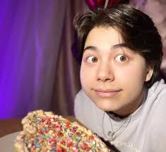 Noah Tran (@noahtttran) • Instagram photos and videos