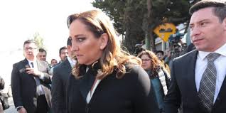 Fachada y escaleras con cantera. Epn Reaparece En Funeral De Alfredo Del Mazo Gonzalez