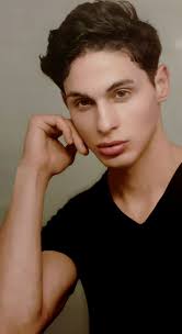 looking for new crush 😜👊🏼