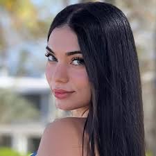 Lunes con L de labios 👄 Porque solo pequeños detalles 🫦 realzan la  belleza de mis pacientes 🔥🔥🔥 Gracias @stephanyacs por la confianza y por  dejarme publicar tus fotos 😍 #dravalentinaangulo