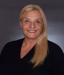 Kim Bright's Instagram, Twitter & Facebook