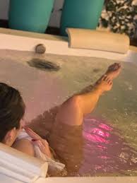 Ketlin Groisman on X: Tempinho bom pra ficar na banheira quentinha,  faltando você aqui hot girl model t.coQiGXguXqVN  X