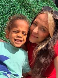 Lunch with Elijah in the garden ☀️ this is his “smile for the camera face”  😂 he follows me everywhere🥰 This was lunch today, absolutely gorgeous,  although as per eyes bigger than