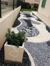 It also requires little maintenance that will give you more easiness when caring for the garden. 77 Beautiful Side Yard And Backyard Gravel Garden Design Ideas 22 Artmyideas