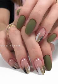 Green is a very expressive and juicy color, which in winter raises the mood and recalls the summer. 40 Beautiful Nail Design Ideas To Wear In Fall Matte Green And Blush