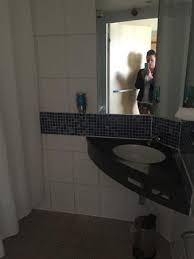 Das personal des holiday inn express hemel hempstead freut sich schon auf ihren besuch. Bathroom Which States If You Have Forgotten Anything Ie Razor Toothpaste Just Ask At Reception A Picture Of Holiday Inn Express Hemel Hempstead Tripadvisor
