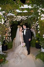 Hilary Duff And Mike Comrie On Their Wedding Day Hilary Duff Wedding Dress Beautiful Wedding Dresses Hillary Duff Wedding