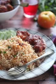 Hidangan yang sangat sesuai untuk santapan di hari raya dan berbuka puasa. Nasi Tomato Dan Ayam Masak Merah Masam Manis