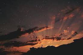 Menurut kenyataan balai cerap selangor, jabatan mufti selangor, kedudukan matahari terbit dan terbenam sebenarnya sekiranya diperhatikan di langit, memang akan sentiasa berubah. Ini Dia Fenomena Astronomi Pekan Ini