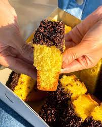 Jajanan wajib coba nih 🤩🤩 Kue Pukis Viral dari Yogyakarta sekarang udh  buka di Bandung nih ‼️‼️ pastinya udh pada tau dong sama  @pukiskotabaru_asli , pantesan aja seharinya laku ribuan pukis secara
